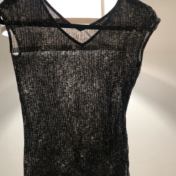 Banana Republic Black and Grey Printed Pattern V-Neck Short Sleeve Blouse Top - Picture 8 of 8